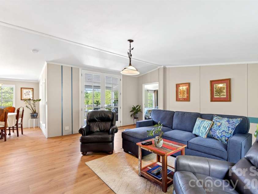 298 Wolf Crossing, Bakersville, NC 28705.  MLS# CAR4383992, YatesRealty ID 24341. 