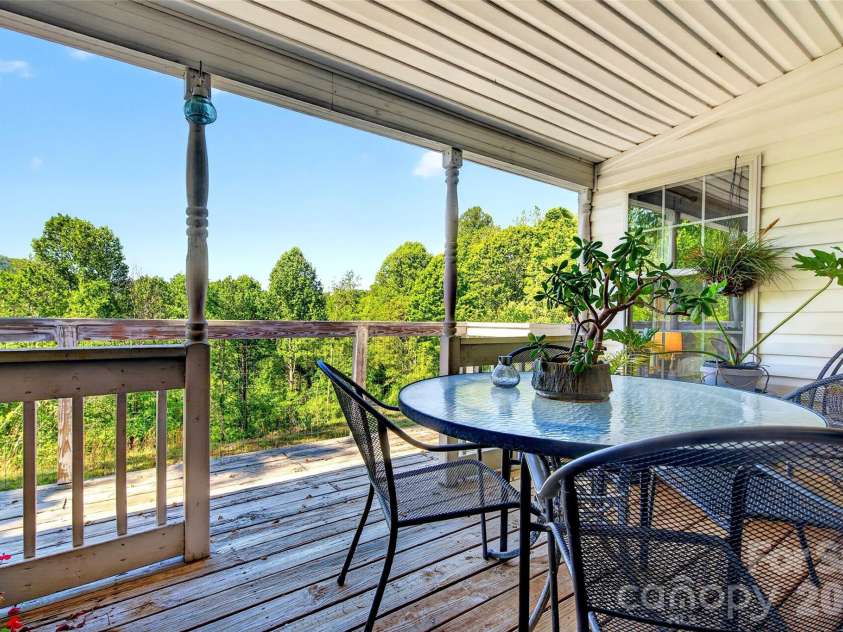 298 Wolf Crossing, Bakersville, NC 28705.  MLS# CAR4383992, YatesRealty ID 24341. 