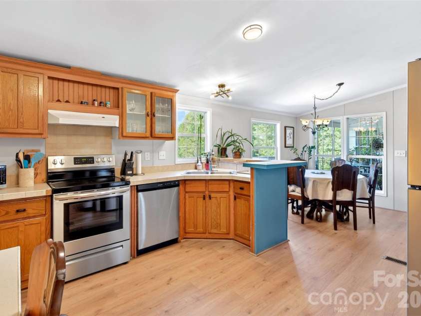 298 Wolf Crossing, Bakersville, NC 28705.  MLS# CAR4383992, YatesRealty ID 24341. 