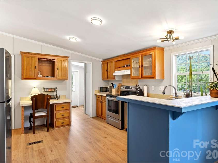 298 Wolf Crossing, Bakersville, NC 28705.  MLS# CAR4383992, YatesRealty ID 24341. 