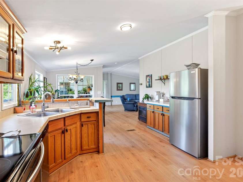 298 Wolf Crossing, Bakersville, NC 28705.  MLS# CAR4383992, YatesRealty ID 24341. 