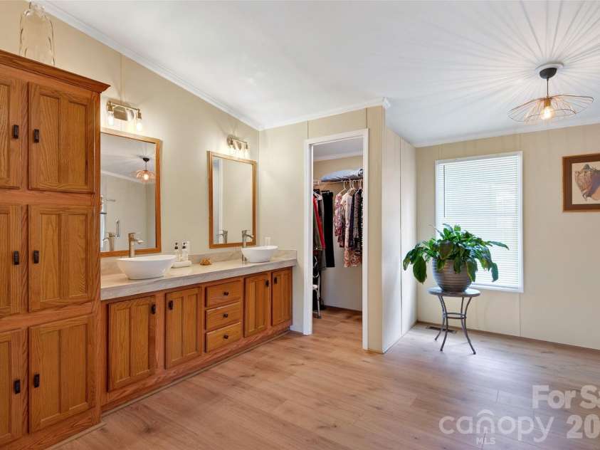 298 Wolf Crossing, Bakersville, NC 28705.  MLS# CAR4383992, YatesRealty ID 24341. 