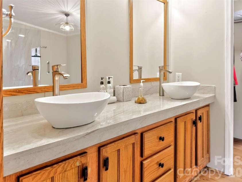 298 Wolf Crossing, Bakersville, NC 28705.  MLS# CAR4383992, YatesRealty ID 24341. 