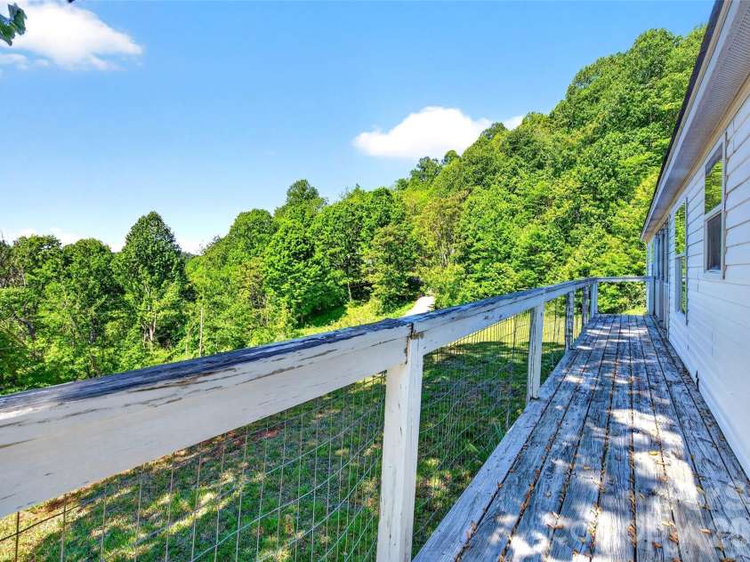 298 Wolf Crossing, Bakersville, NC 28705.  MLS# CAR4383992, YatesRealty ID 24341. 