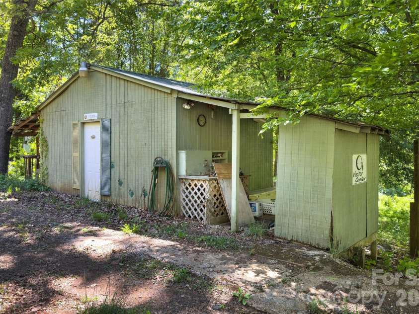 298 Wolf Crossing, Bakersville, NC 28705.  MLS# CAR4383992, YatesRealty ID 24341. 