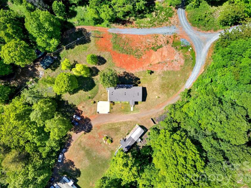 298 Wolf Crossing, Bakersville, NC 28705.  MLS# CAR4383992, YatesRealty ID 24341. 