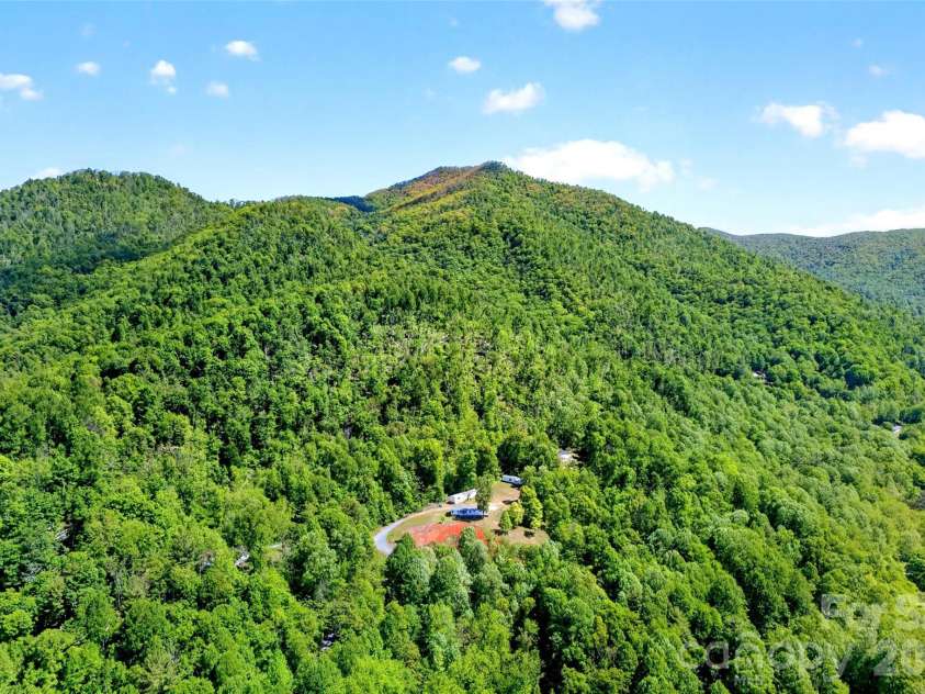 298 Wolf Crossing, Bakersville, NC 28705.  MLS# CAR4383992, YatesRealty ID 24341. 