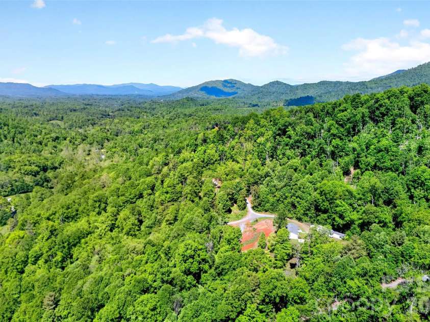 298 Wolf Crossing, Bakersville, NC 28705.  MLS# CAR4383992, YatesRealty ID 24341. 