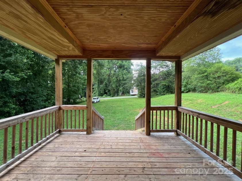 6581 Emerald Isle Drive, Sherrills Ford, NC 28673.  MLS# CAR4277382, YatesRealty ID 24341. Front covered porch