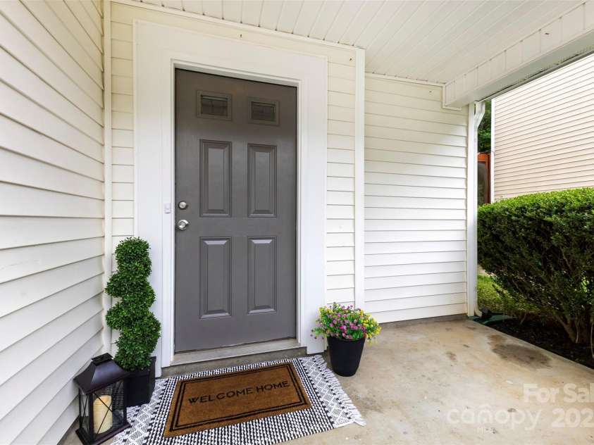 6340 Green Vista Court, Charlotte, NC 28212.  MLS# CAR4270399, YatesRealty ID 24343. Front porch