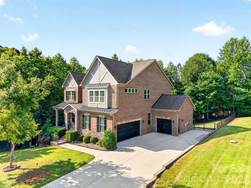 6410 Willow Farm Drive, Denver, NC 28037.  MLS# CAR4384994, YatesRealty ID 24343. 