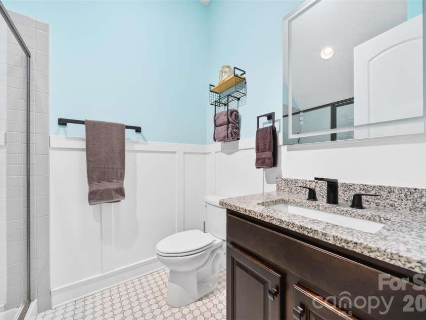 6410 Willow Farm Drive, Denver, NC 28037.  MLS# CAR4384994, YatesRealty ID 24343. Full bath main