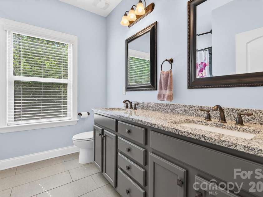 6410 Willow Farm Drive, Denver, NC 28037.  MLS# CAR4384994, YatesRealty ID 24343. Gust bath up
