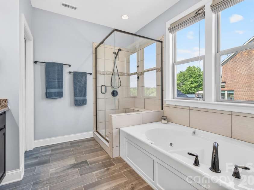 6410 Willow Farm Drive, Denver, NC 28037.  MLS# CAR4384994, YatesRealty ID 24343. Primary bath