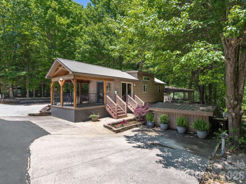 61 Boulder Drive, Lake Toxaway, NC 28747.  MLS# CAR4380613, YatesRealty ID 24344. 