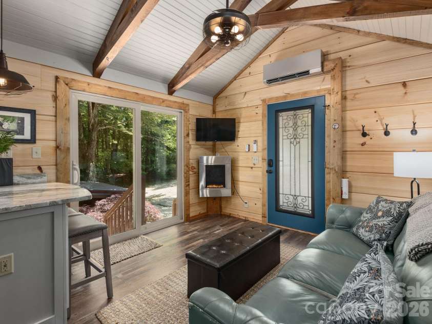61 Boulder Drive, Lake Toxaway, NC 28747.  MLS# CAR4380613, YatesRealty ID 24344. 