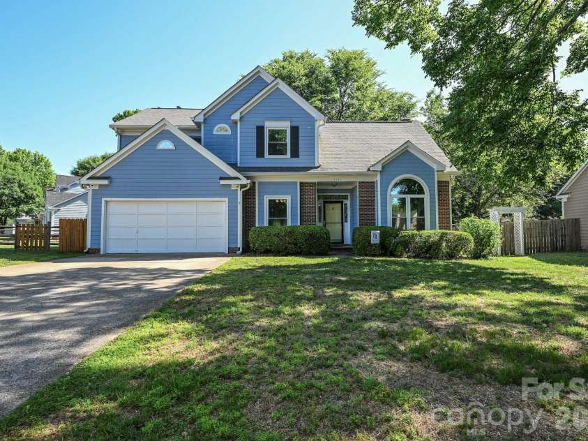 9101 Castlebay Drive, Charlotte, NC 28277.  MLS# CAR4382919, YatesRealty ID 24345. 