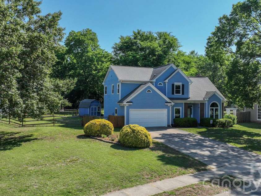 9101 Castlebay Drive, Charlotte, NC 28277.  MLS# CAR4382919, YatesRealty ID 24345. 