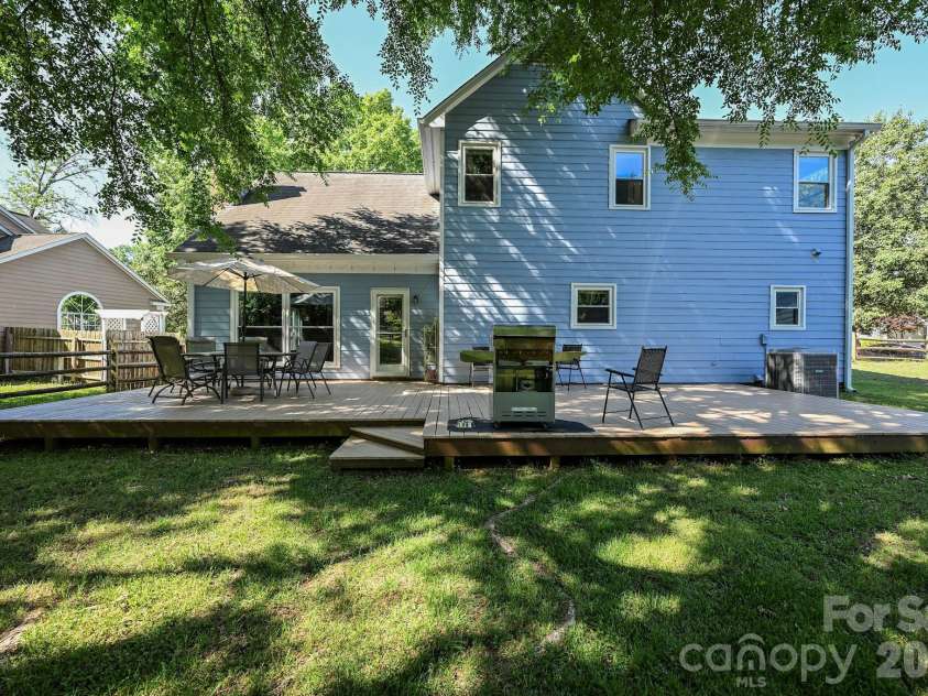 9101 Castlebay Drive, Charlotte, NC 28277.  MLS# CAR4382919, YatesRealty ID 24345. 