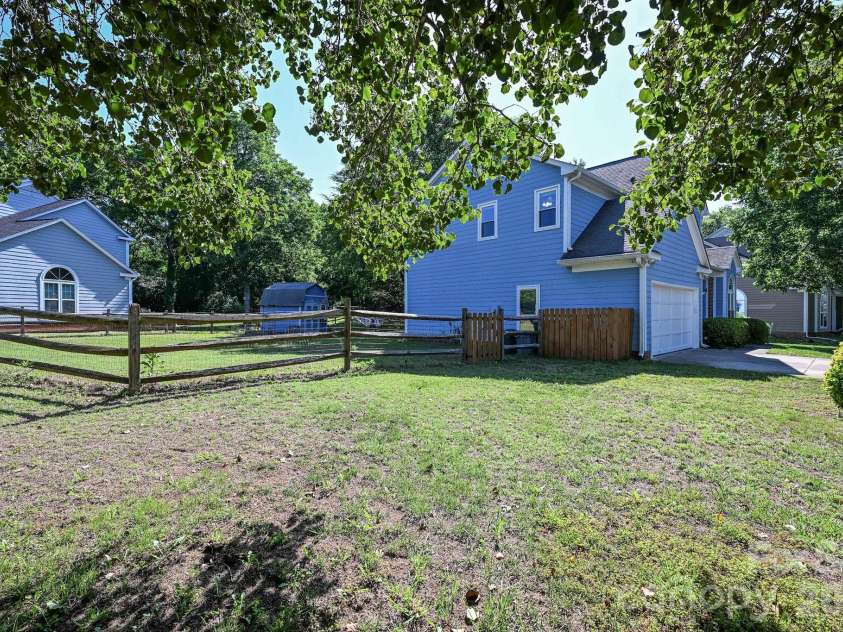 9101 Castlebay Drive, Charlotte, NC 28277.  MLS# CAR4382919, YatesRealty ID 24345. 