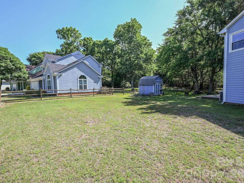 9101 Castlebay Drive, Charlotte, NC 28277.  MLS# CAR4382919, YatesRealty ID 24345. 