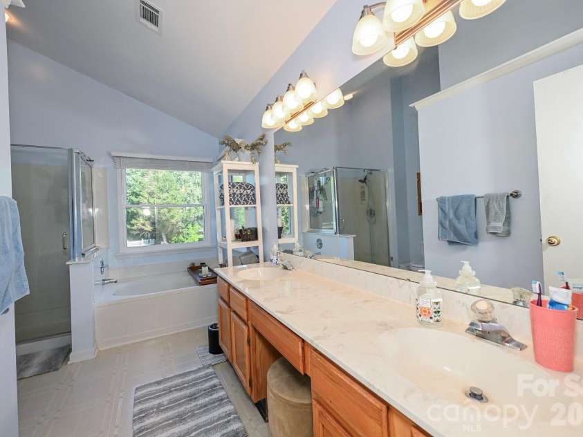 9101 Castlebay Drive, Charlotte, NC 28277.  MLS# CAR4382919, YatesRealty ID 24345. 