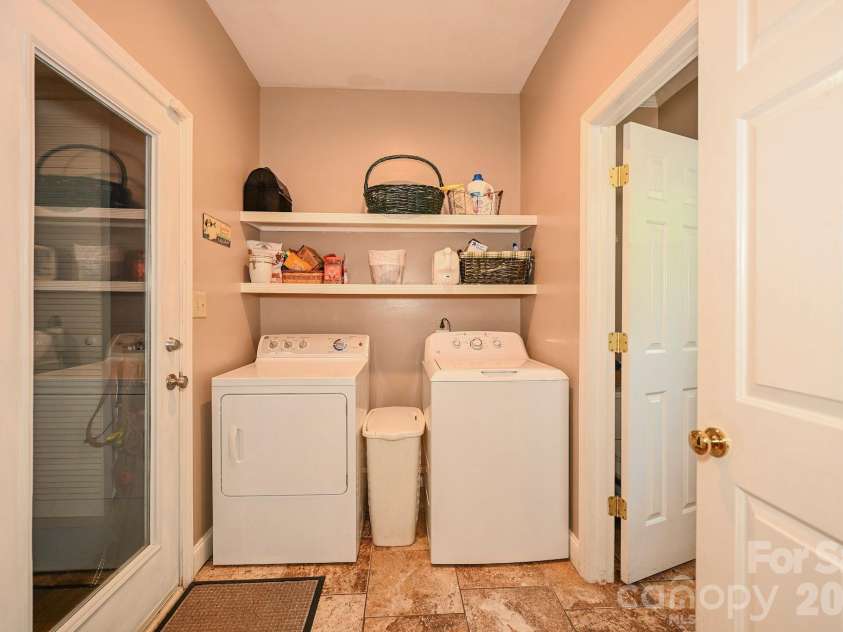9101 Castlebay Drive, Charlotte, NC 28277.  MLS# CAR4382919, YatesRealty ID 24345. 