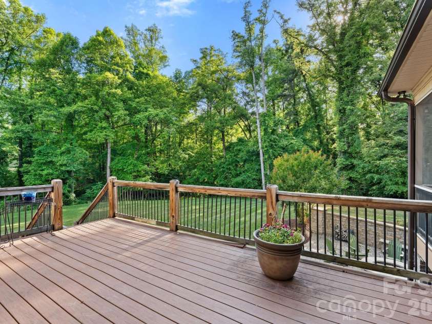 8050 Windswept Drive, Belews Creek, NC 27009.  MLS# CAR4384774, YatesRealty ID 24346. 