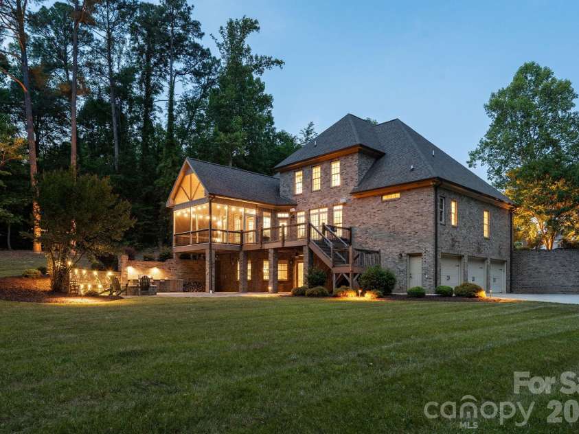 8050 Windswept Drive, Belews Creek, NC 27009.  MLS# CAR4384774, YatesRealty ID 24346. 