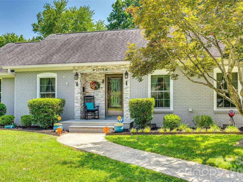 1325 Bucknell Avenue, Gastonia, NC 28054.  MLS# CAR4383835, YatesRealty ID 24348. 