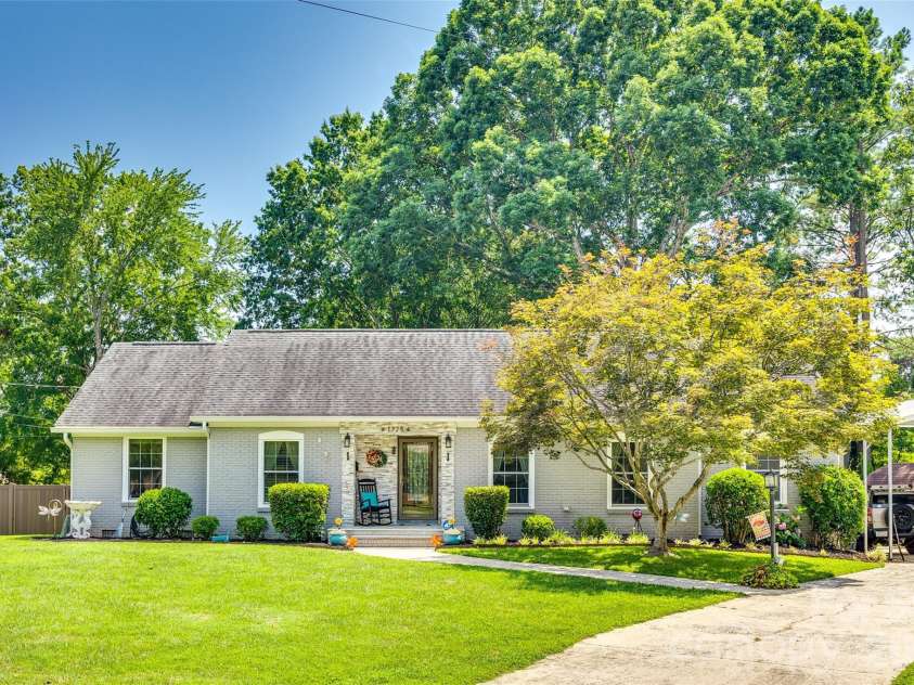 1325 Bucknell Avenue, Gastonia, NC 28054.  MLS# CAR4383835, YatesRealty ID 24348. 