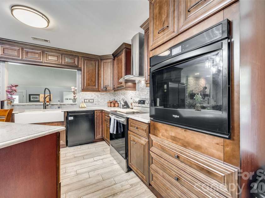 1325 Bucknell Avenue, Gastonia, NC 28054.  MLS# CAR4383835, YatesRealty ID 24348. 