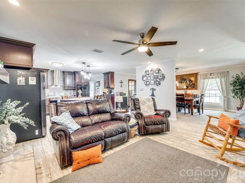 1325 Bucknell Avenue, Gastonia, NC 28054.  MLS# CAR4383835, YatesRealty ID 24348. 