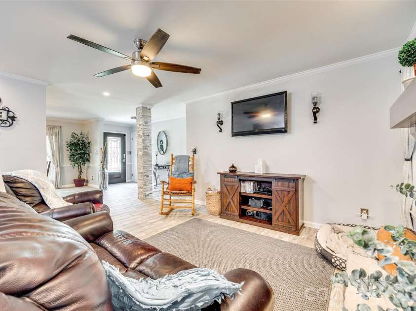 1325 Bucknell Avenue, Gastonia, NC 28054.  MLS# CAR4383835, YatesRealty ID 24348. 
