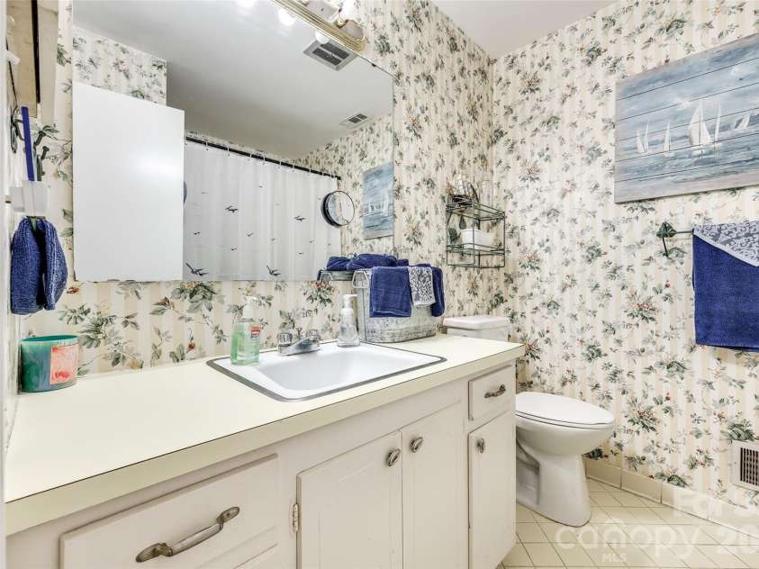 1325 Bucknell Avenue, Gastonia, NC 28054.  MLS# CAR4383835, YatesRealty ID 24348. 