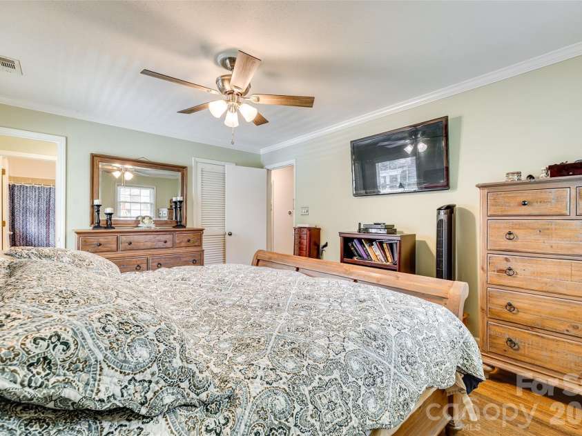 1325 Bucknell Avenue, Gastonia, NC 28054.  MLS# CAR4383835, YatesRealty ID 24348. 