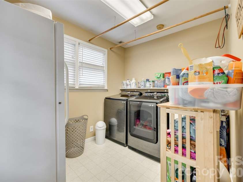 1325 Bucknell Avenue, Gastonia, NC 28054.  MLS# CAR4383835, YatesRealty ID 24348. 