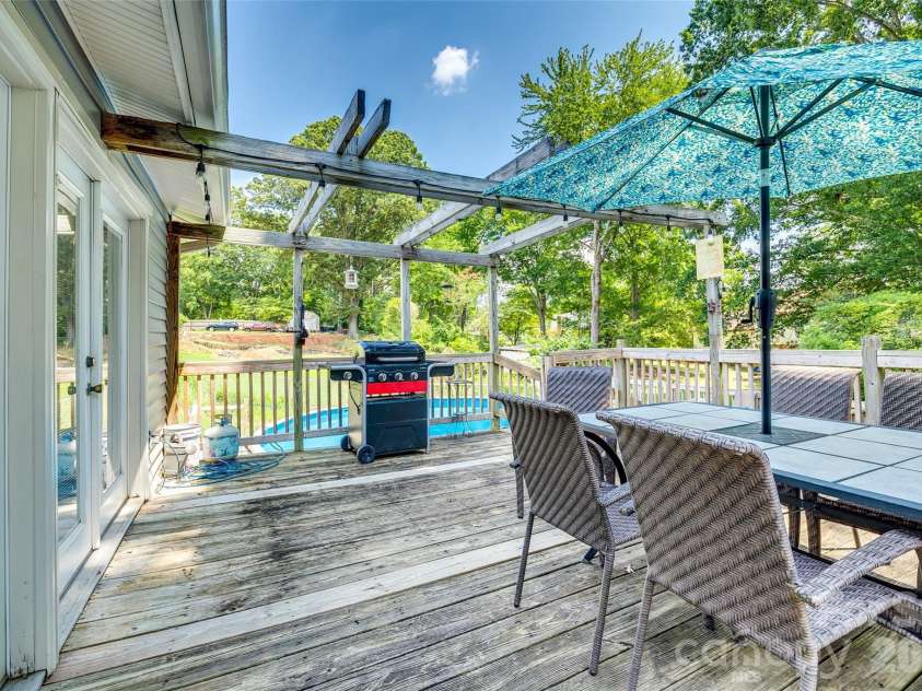 1325 Bucknell Avenue, Gastonia, NC 28054.  MLS# CAR4383835, YatesRealty ID 24348. 