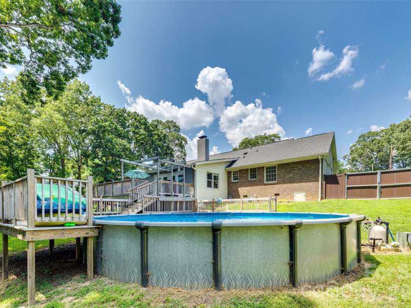 1325 Bucknell Avenue, Gastonia, NC 28054.  MLS# CAR4383835, YatesRealty ID 24348. 
