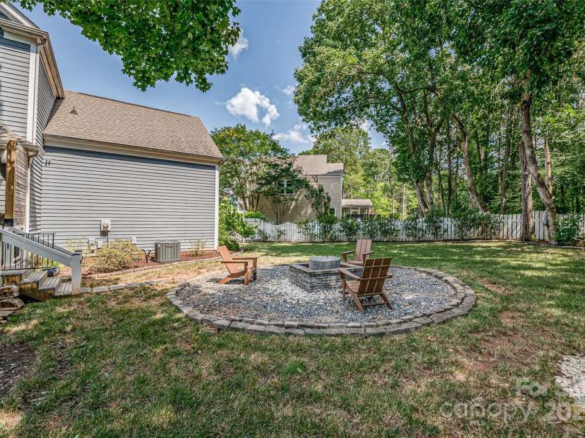 2936 Saintfield Place, Charlotte, NC 28270.  MLS# CAR4275978, YatesRealty ID 24348. 