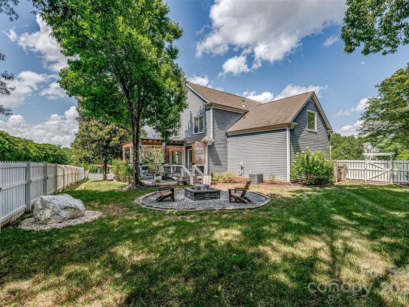 2936 Saintfield Place, Charlotte, NC 28270.  MLS# CAR4275978, YatesRealty ID 24348. 