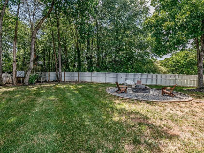 2936 Saintfield Place, Charlotte, NC 28270.  MLS# CAR4275978, YatesRealty ID 24348. 