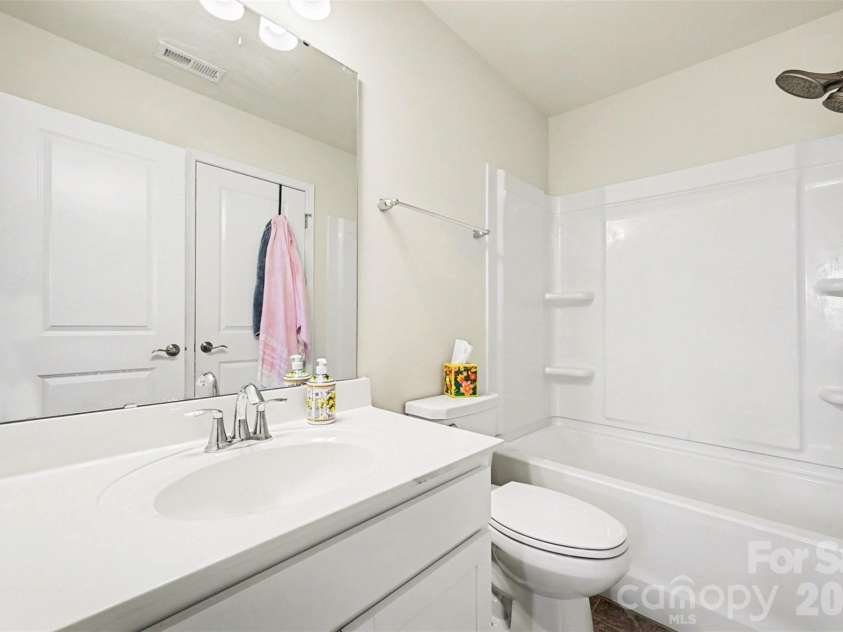 14204 Southbridge Forest Drive, Charlotte, NC 27273.  MLS# CAR4385060, YatesRealty ID 24350. 