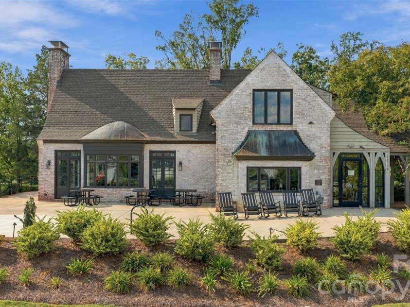 14204 Southbridge Forest Drive, Charlotte, NC 28273.  MLS# CAR4425142, YatesRealty ID 24350. Amenity center
