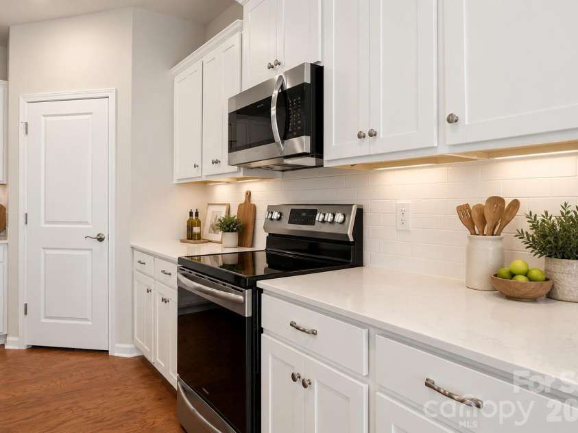 14204 Southbridge Forest Drive, Charlotte, NC 28273.  MLS# CAR4425142, YatesRealty ID 24350. Virtually Staged