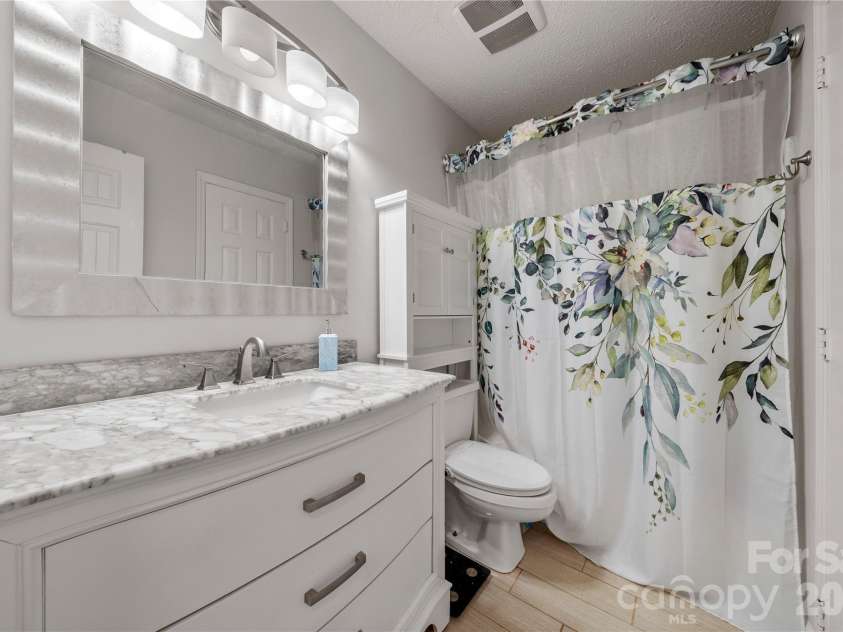 3072 Point Clear Drive, Tega Cay, SC 29708.  MLS# CAR4384137, YatesRealty ID 24351. Primary bathroom main floor