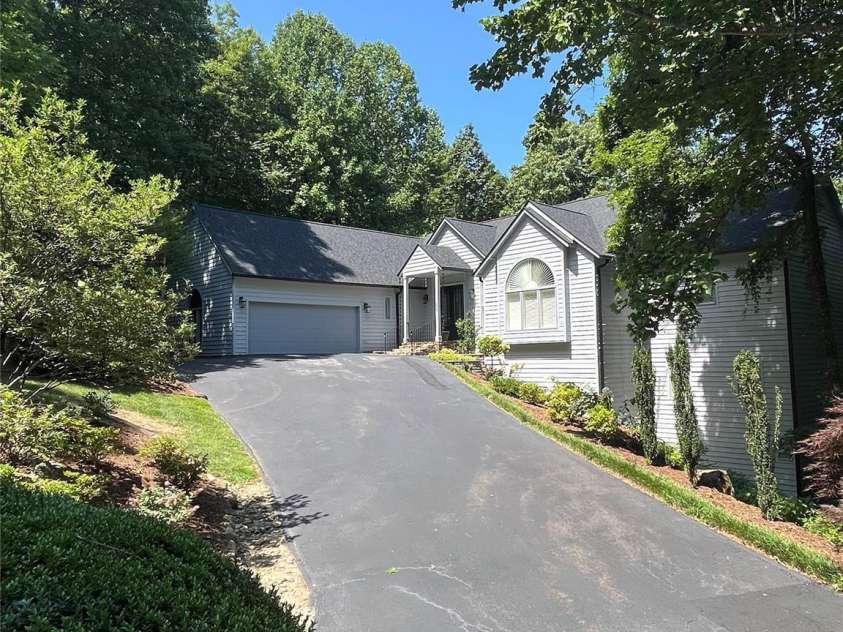 135 POPLAR Loop, Flat Rock, NC 28731.  MLS# CAR4278408, YatesRealty ID 24353. 