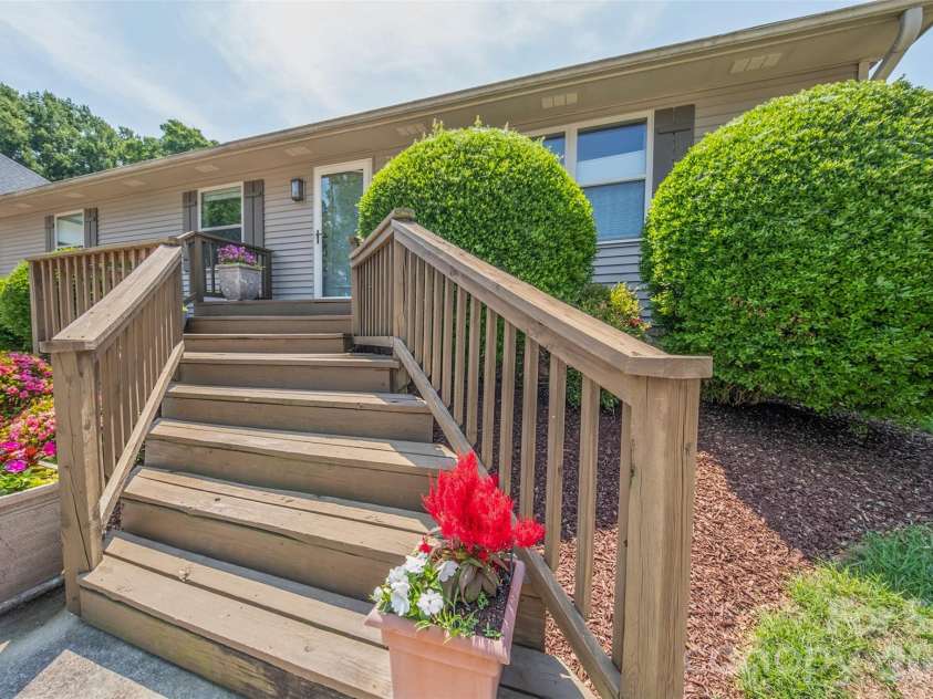 21205 Rio Oro Drive, Cornelius, NC 28031.  MLS# CAR4378603, YatesRealty ID 24353. 