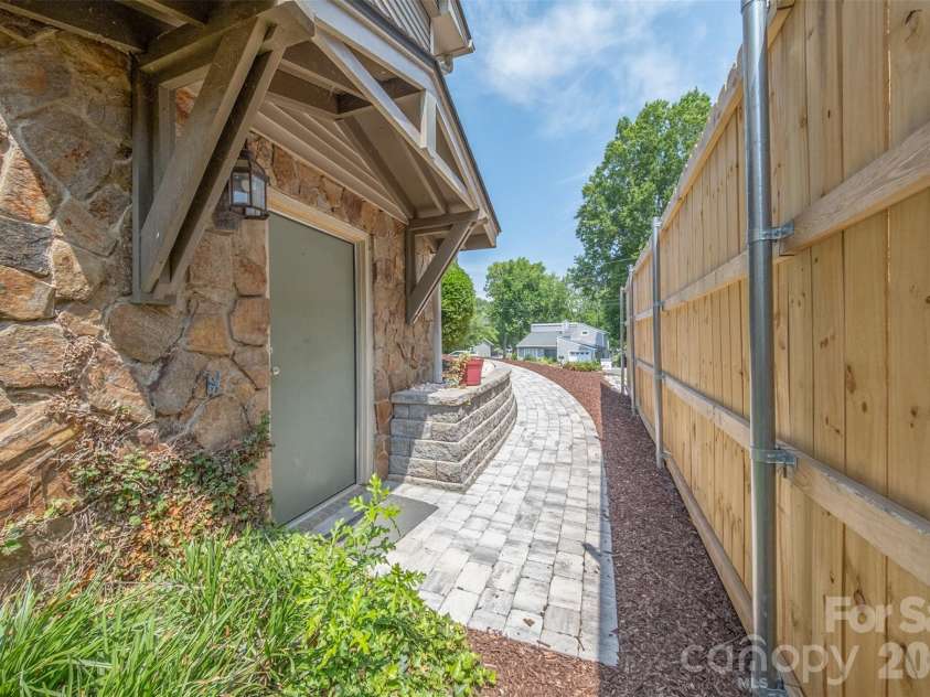 21205 Rio Oro Drive, Cornelius, NC 28031.  MLS# CAR4378603, YatesRealty ID 24353. 