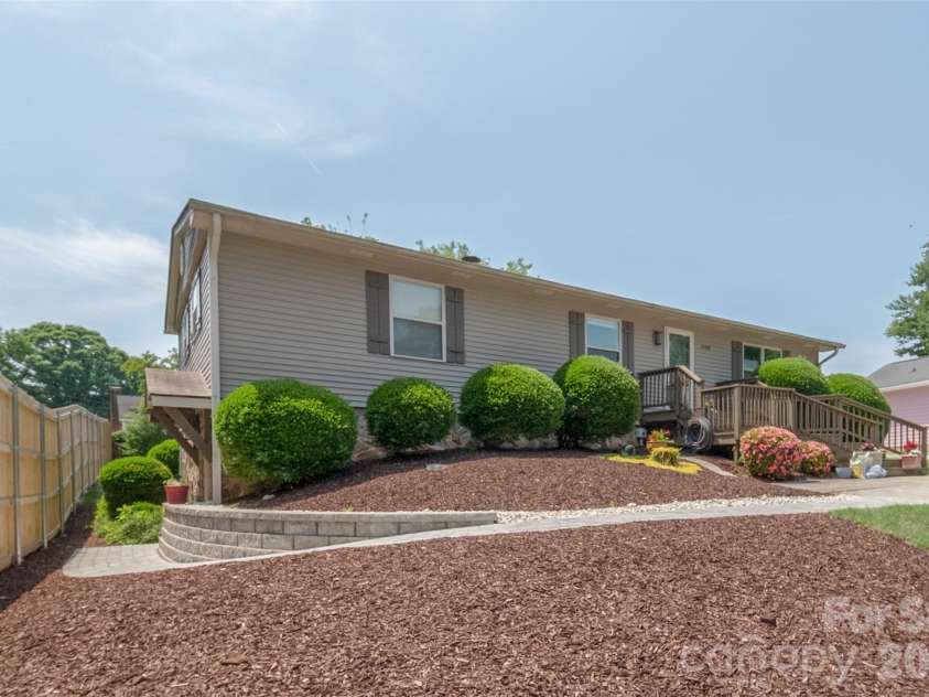 21205 Rio Oro Drive, Cornelius, NC 28031.  MLS# CAR4378603, YatesRealty ID 24353. 